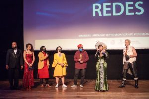 Vencedores em Redes com o idealizador Miguel Arcanjo Prado e a jurada Zirlene Lemos, Festival Universo AfroMusic, Célia Xakriabá e Supla no Prêmio Arcanjo de Cultura 2021 no Theatro Municipal de São Paulo - Foto Edson Lopes Jr. - Blog do Arcanjo