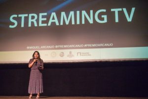 Elba Kriss, jurada de Streaming TV, no Prêmio Arcanjo de Cultura 2021 no Theatro Municipal de São Paulo - Foto Edson Lopes Jr. - Blog do Arcanjo