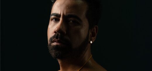 Ricardo Corrêa estrela peça de teatro LGBTQIAPN+ chamada Monstros